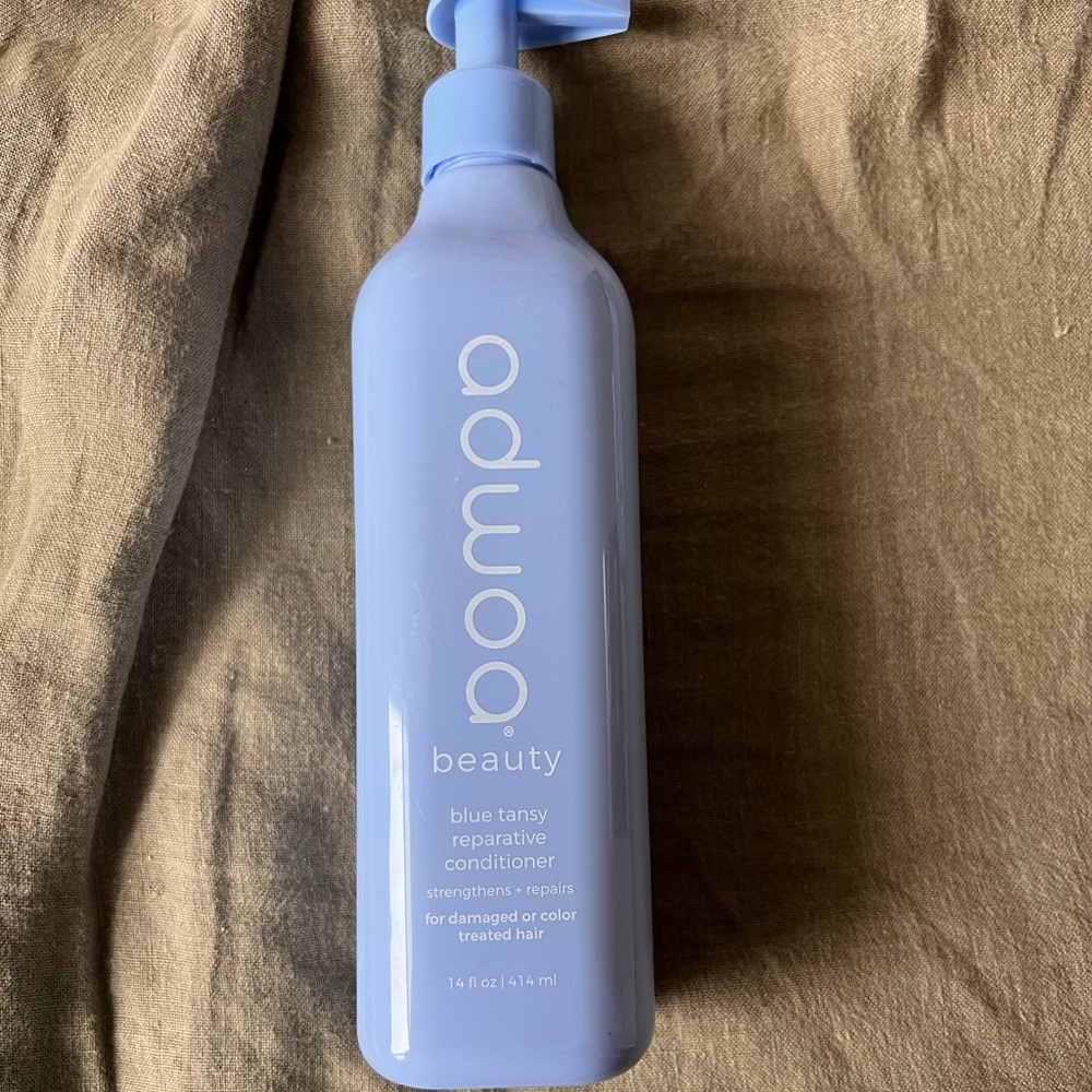 adwoa blue tansy reparative conditioner